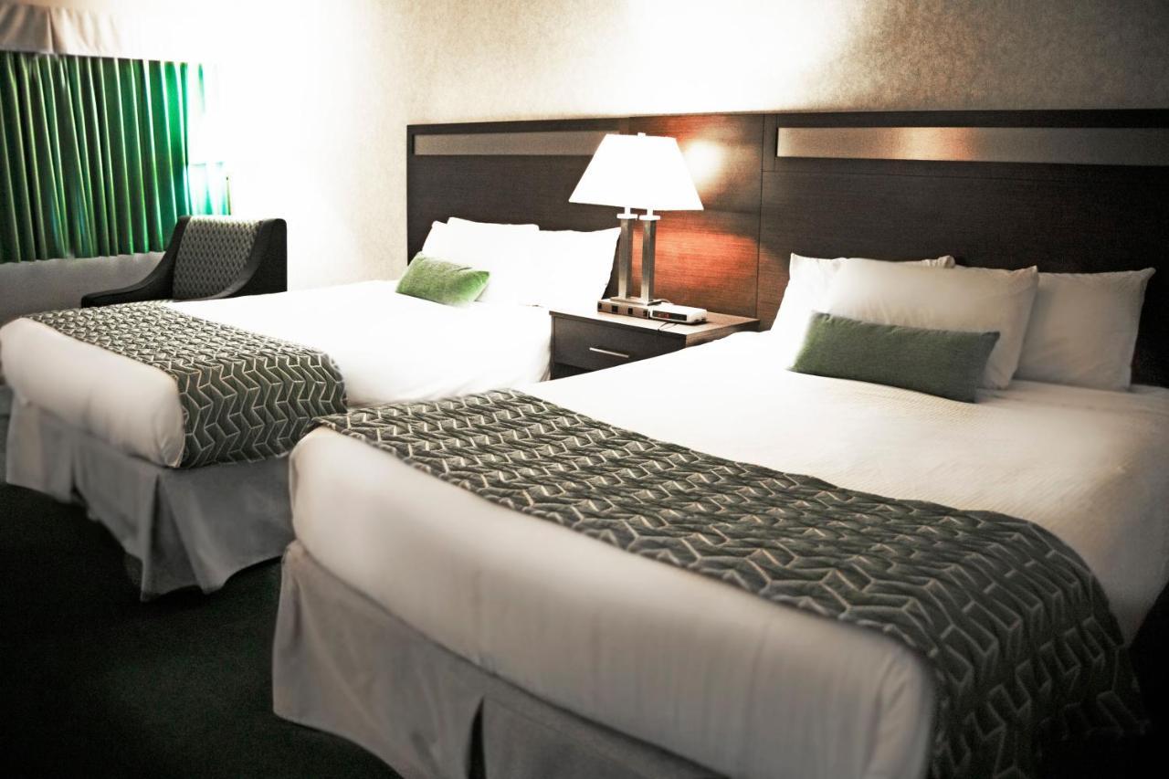 Ramada By Wyndham Hotel Quesnel Kültér fotó