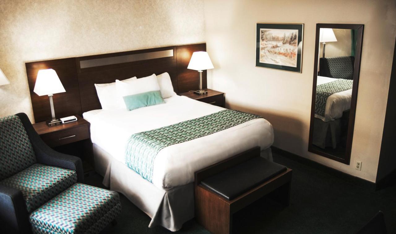 Ramada By Wyndham Hotel Quesnel Kültér fotó