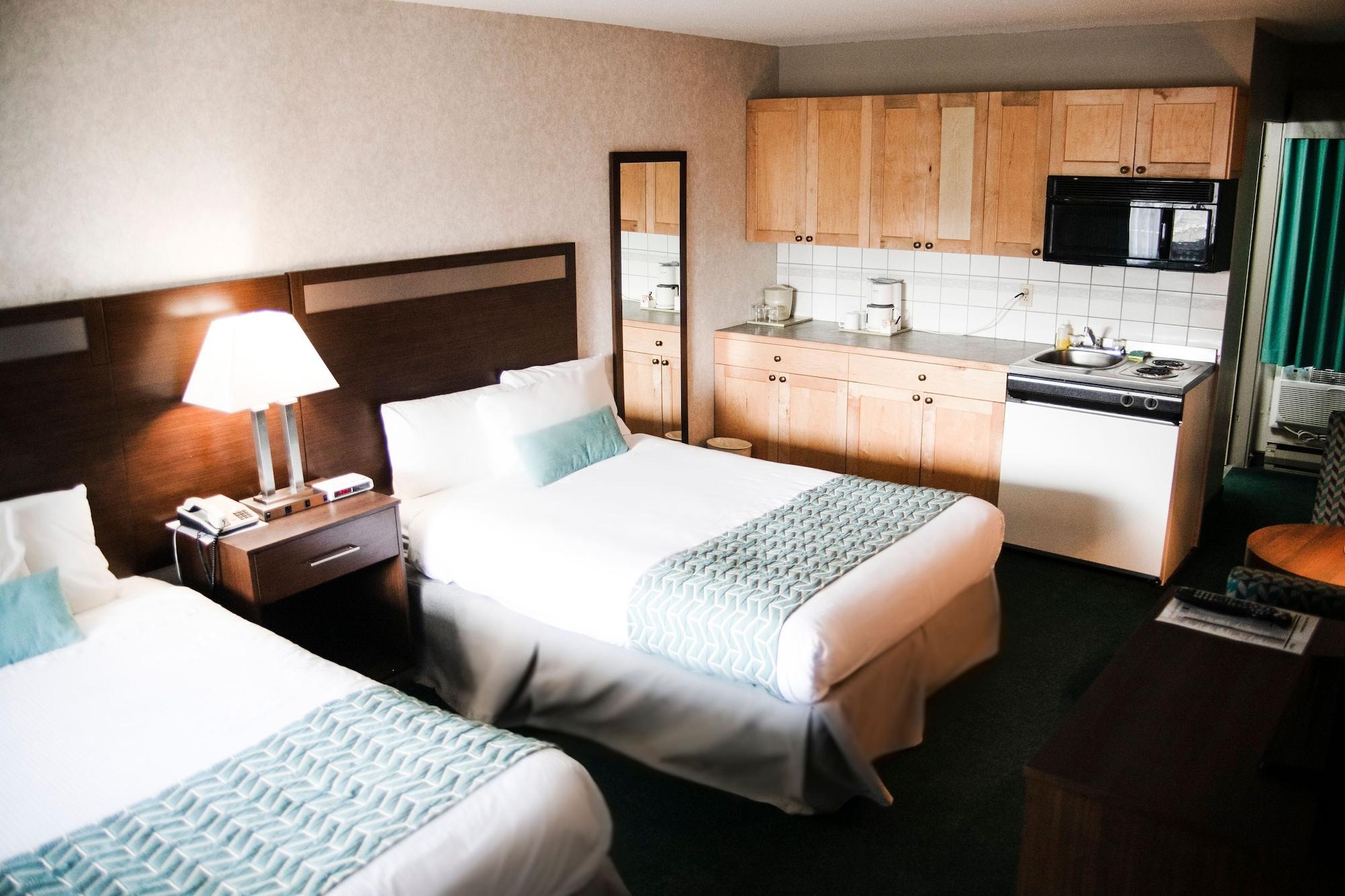 Ramada By Wyndham Hotel Quesnel Kültér fotó