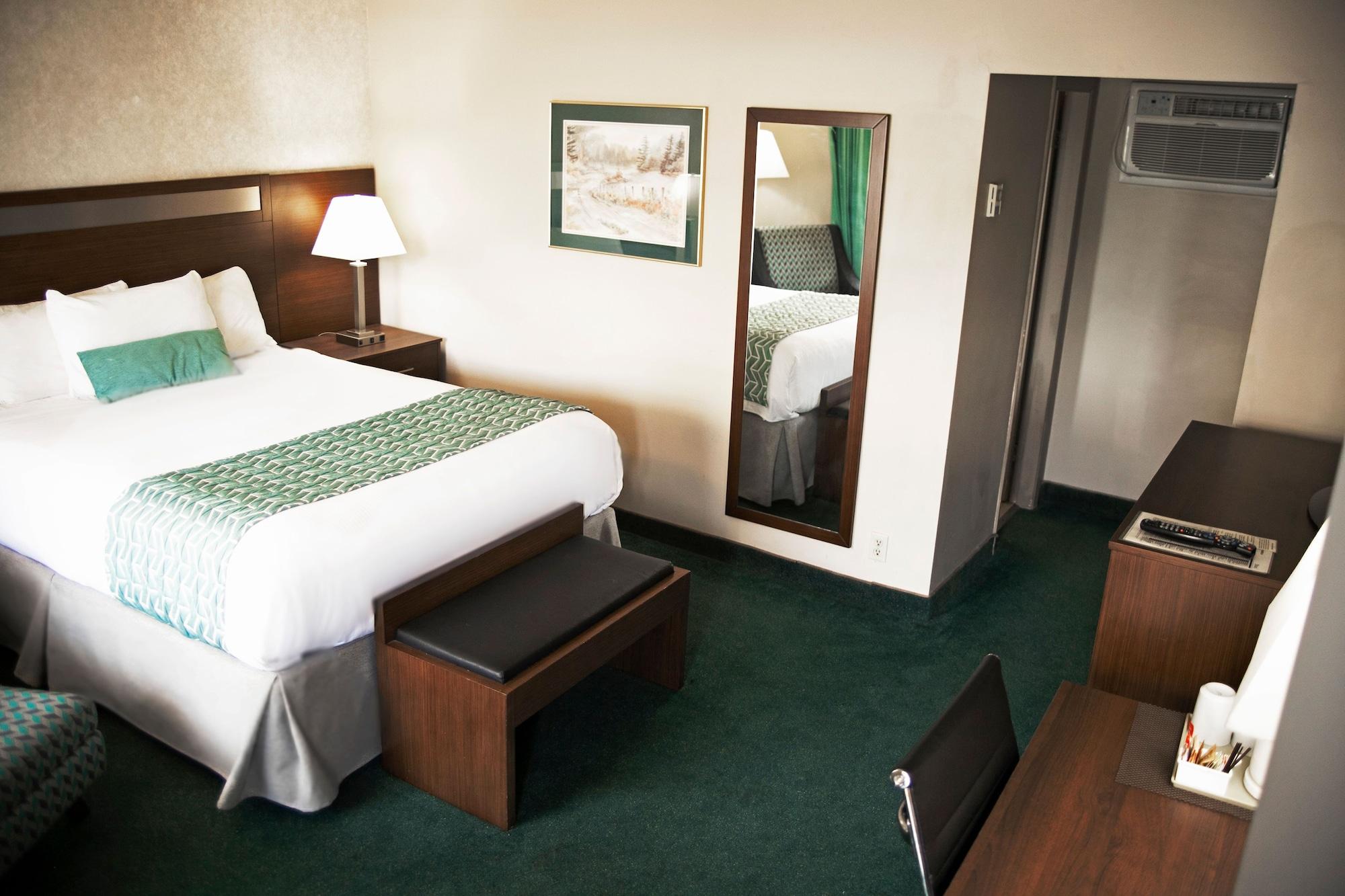 Ramada By Wyndham Hotel Quesnel Kültér fotó