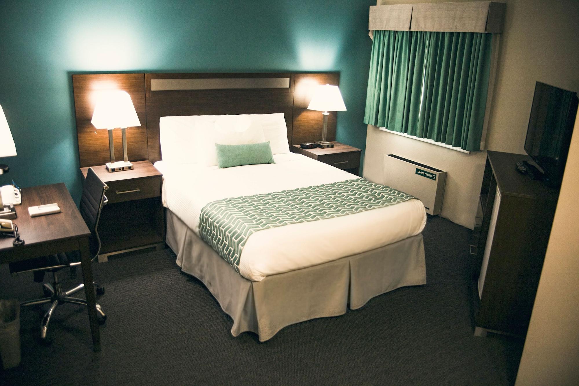 Ramada By Wyndham Hotel Quesnel Kültér fotó