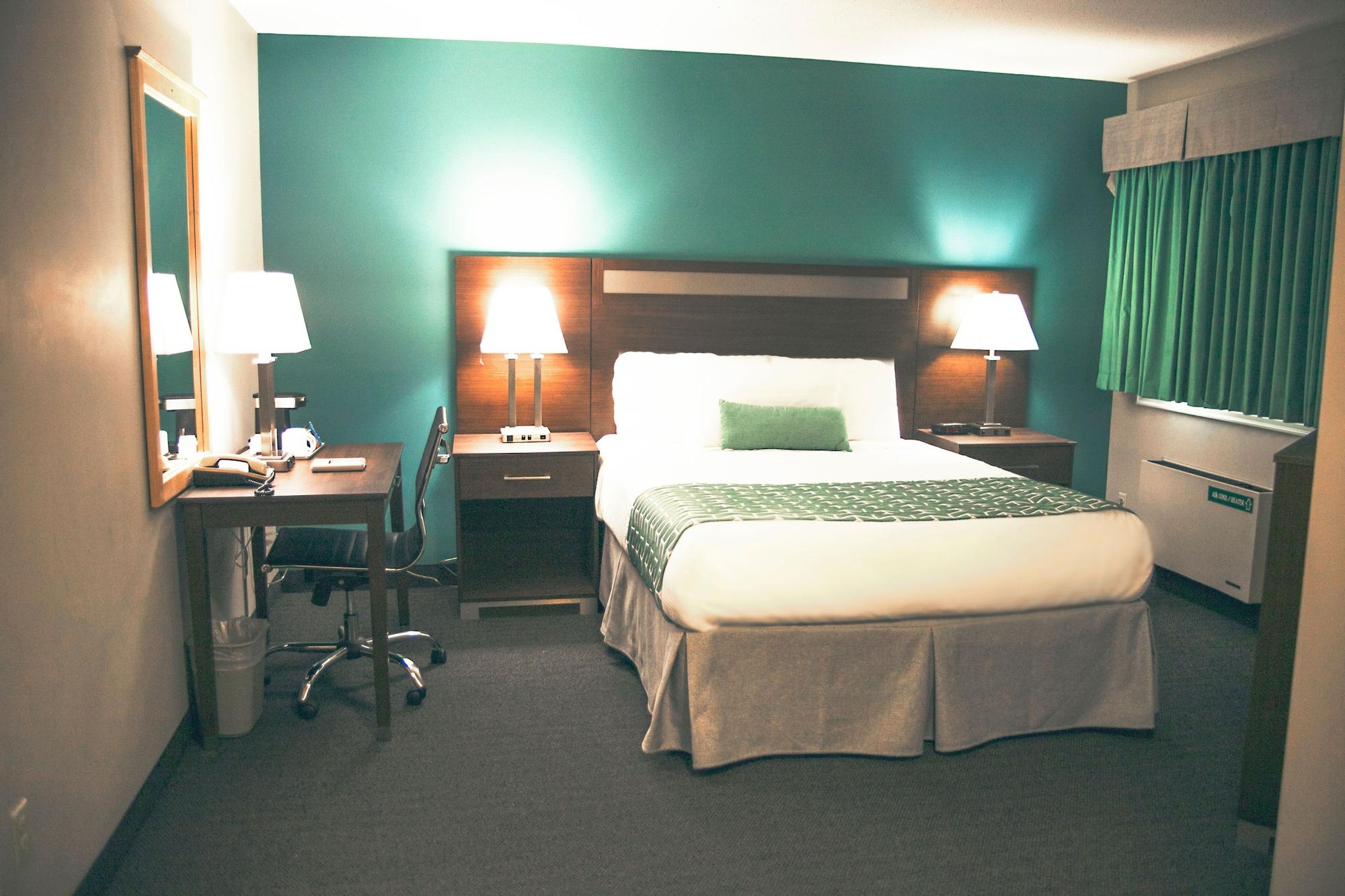 Ramada By Wyndham Hotel Quesnel Kültér fotó