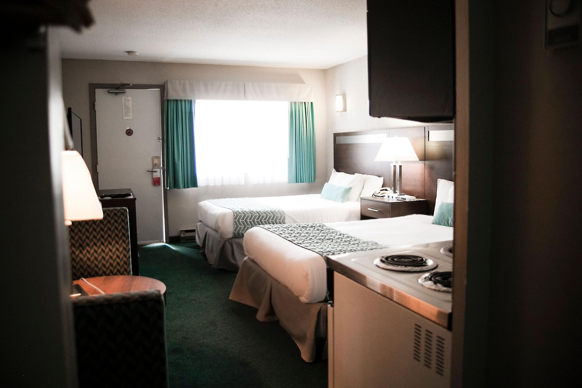 Ramada By Wyndham Hotel Quesnel Kültér fotó