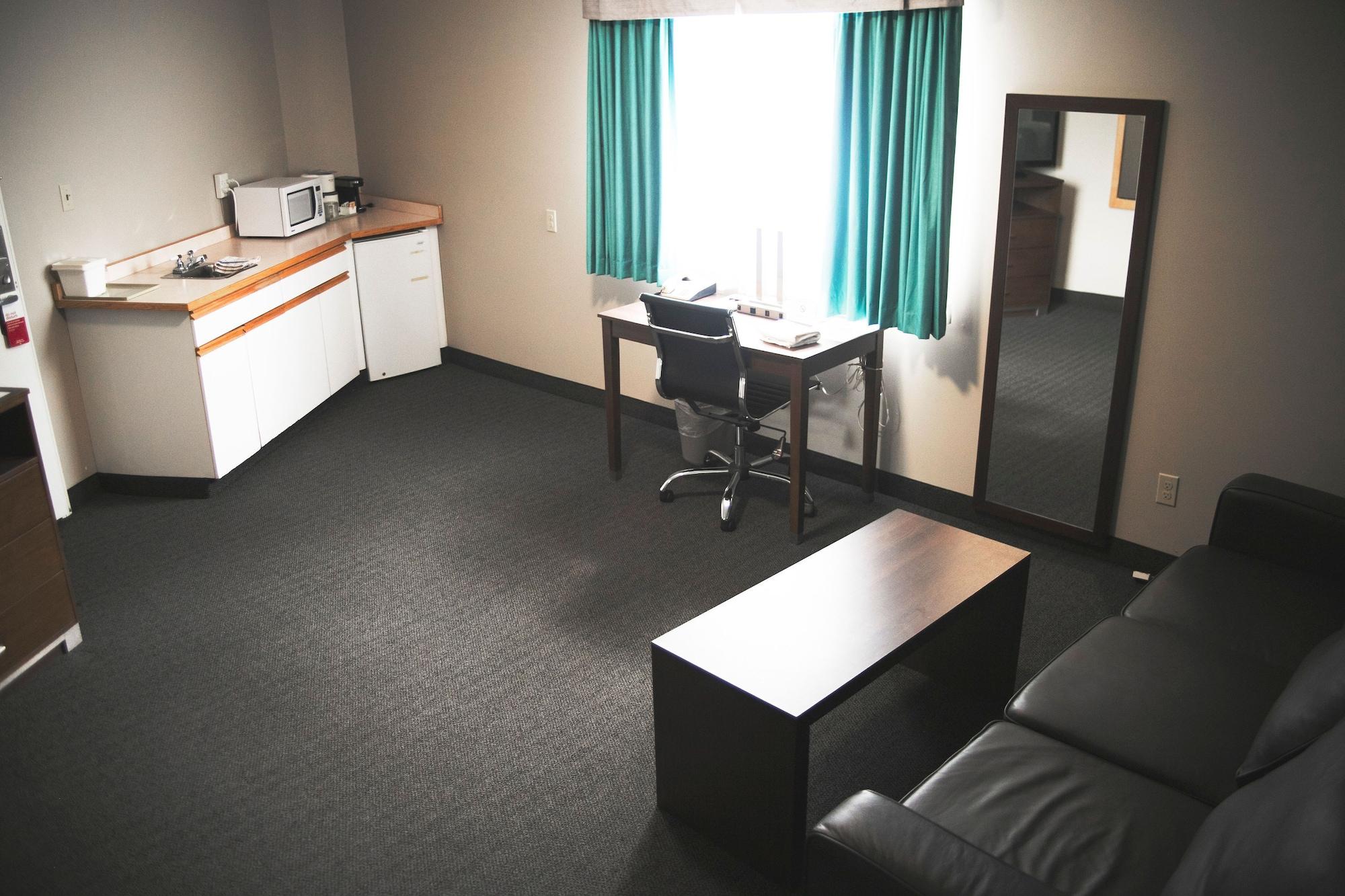 Ramada By Wyndham Hotel Quesnel Kültér fotó