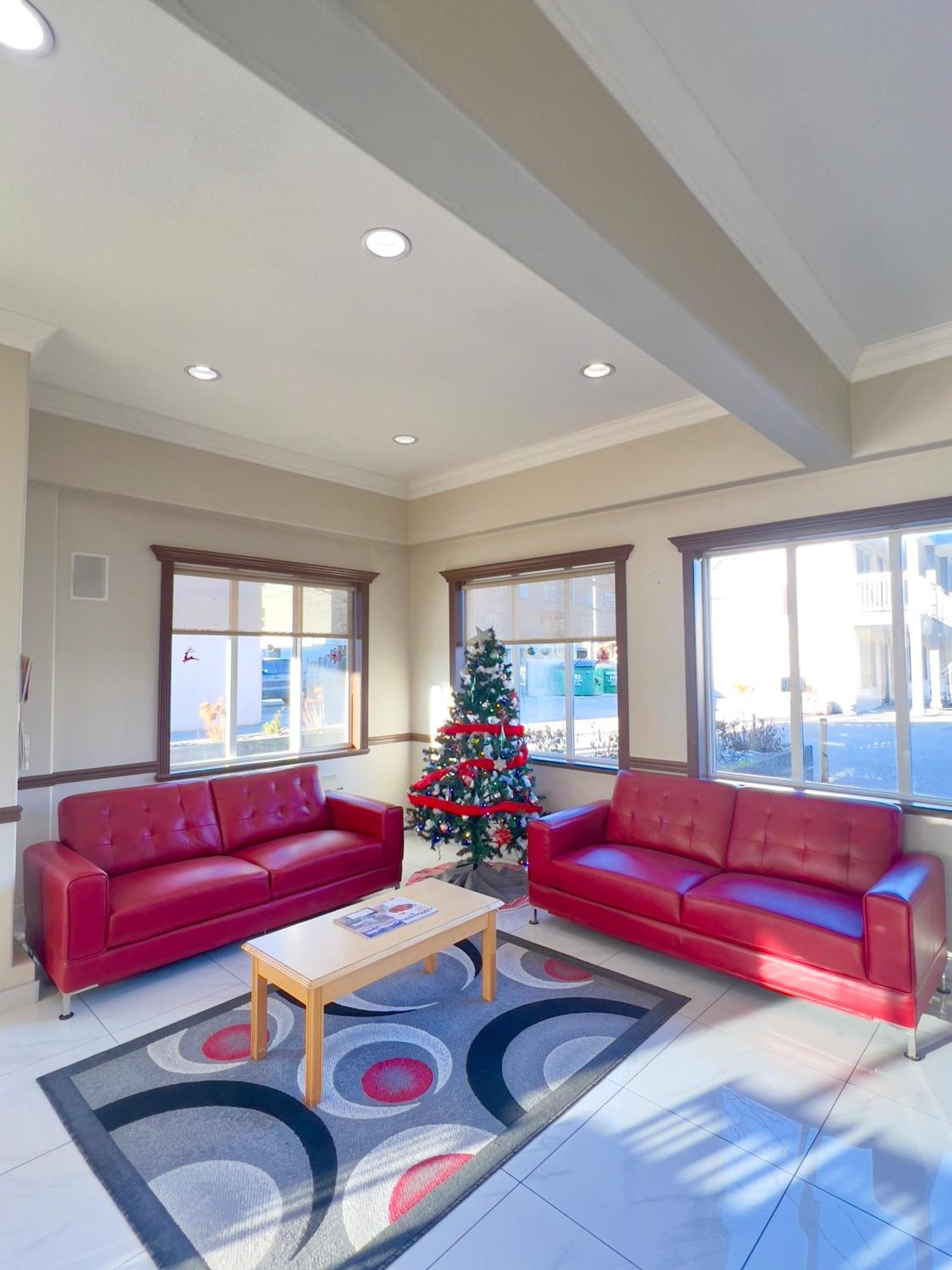 Ramada By Wyndham Hotel Quesnel Kültér fotó